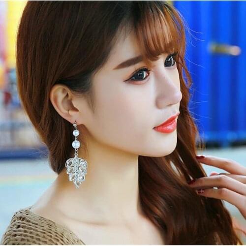 2018 New Fashion Pearl Crystal Big Leaf Earrings Pearl Bohemian Big Falling Hammer Earrings Brin Womens Ornaments