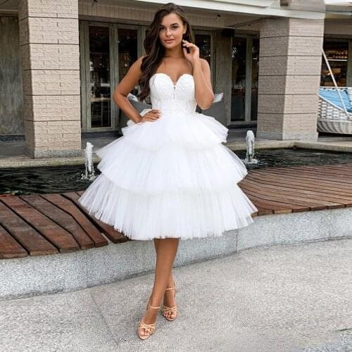 Charming White Short Wedding Dresses 2021 Sweetheart Lace Appliques Tiered Skirt Knee Length Bridal Gowns Lace-Up Custom Made