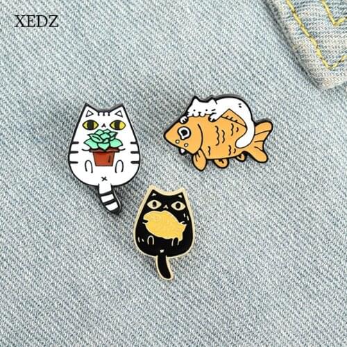 XEDZ Cartoon Black/White Cat Potted Enamel Brooch Fashion Animal Yellow Wooden Fish Cat Eating Fish Badge Jewelry Fift For Frien