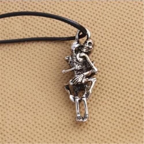 Men Infinity Black Stainless Steel Love Necklace Couple Skulls Hug Chain Pendant Necklace Fine Jewelry Gifts