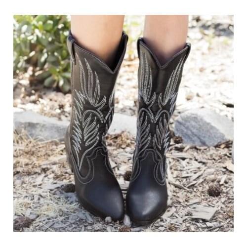 Winter womens solid color sleeve straight boots