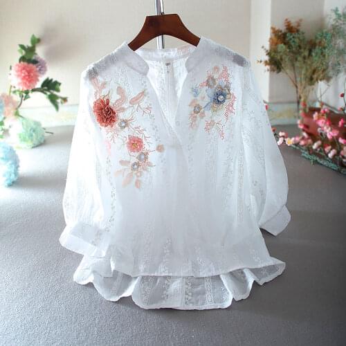 Womens Spring Summer Designer Vintage Floral Embroidery White Cotton Shirt Female High Waist Casual Loose T Shirt Top TB555