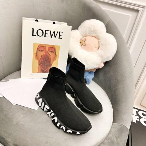 2021 New Men Running Shoes Women Running Shoes Top quality Fashion element Loafers Fly line Fabric Outdoor Athletic High Elastic