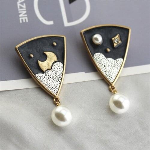 New autumn and winter new galaxy moon sun white cloud universe pearl dream brooch set retro female Qingdao factory