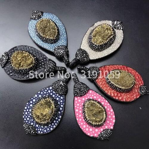 The natural cow leather ore gold crystal cave pendant elliptic color ornaments a package of 5 about 75 g