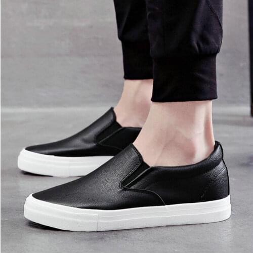 High quality Men fashion breathable Sneakers men leather Flat shoes casual slip on Loafers Driving Shoes Black white flats 2020