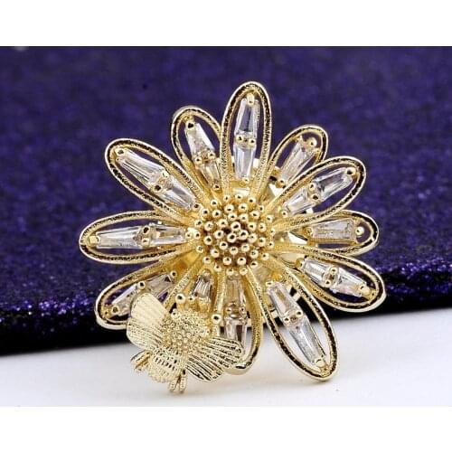 Simple Flower Bee Brooches for Women Daisy Brooch Anti-glare Pins Shirt Sweater Pin Zircon Clothing Fixed Accessories Jewelry