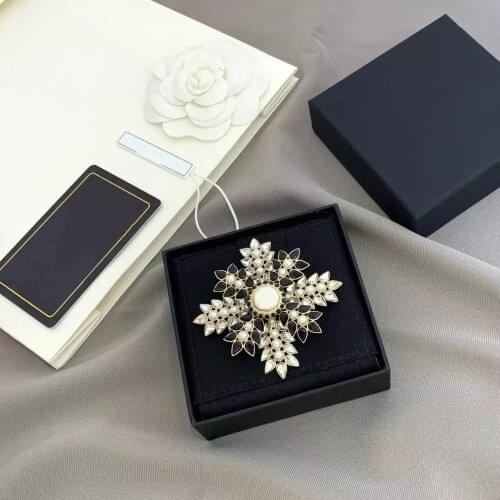 Fashion luxury hot-selling brand brooch sweater winter party ladies snowflake brooch jewelry For women New luxury brooch