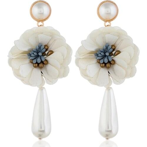 2021 Womens Earrings Simple White Flower Pearl Earrings For Women Cute Earrings Jewelry Accessories boucle d'oreille Gift