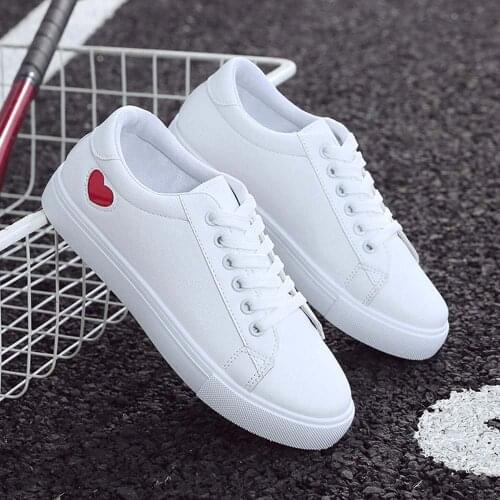 2021 Woman Shoes PU Leather Casual Shoes Ladies Breathable Cute Heart Flats Fashion White Sneakers Designer Vulcanize