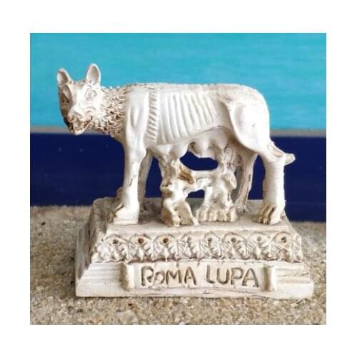 Resin handicrafts Wolf child Mother raising babies Rome Italy Statue of the mother wolf Psychological sandbox wholesale