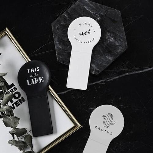 1PC Portable Toilet Lid Handle Creative Printed Toilet Cover Anti-dirty Cover Plastic Toilet Cover Toilet Gadgets Accessories