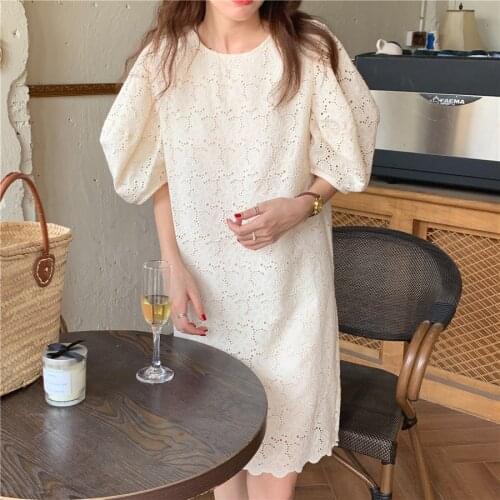 Make a romantic hollow out thin dress lace hubble-bubble sleeve easing of carve patterns or designs on woodwork