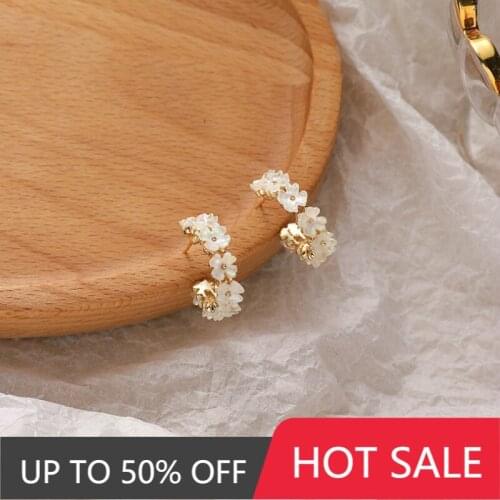 2021 New Fashion Classic Shell Round Women Earrings Shell Flower Earrings Circle Earrings Female Simple Jewelry Gift