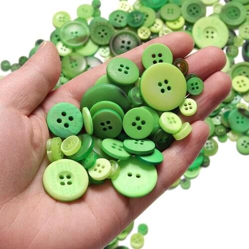 690pcs/Lot Assorted Sizes Green Resin Craft Buttons for DIY Crafts Childrens Manual Button Painting fashion Accessories