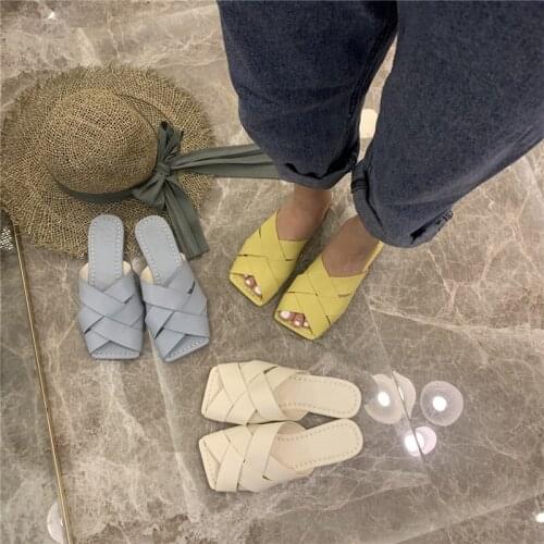 2021 New Summer Fashion Square Toe Woven Leather Flat Beach Slippers Loafers Wear Slippers