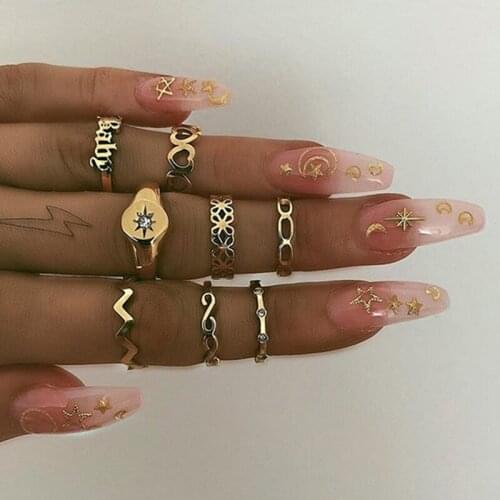 8 Pcs/Set Vintage Women Fashion Letters Hearts Flowers Crystal Geometric Gold Ring Set Personality Jewelry Accessories