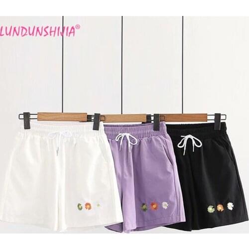 LUNDUNSHIJIA 2020 New Spring Summer Fashion Shorts For Women Elastic High Waist Colorful Daisy Embroidery Women Shorts