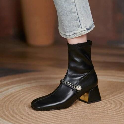 Short Boots Womens Winter New 2021 British Style Thick Heel Martin Botas Leather Bottes Metal Chain Buckle Fashion Boots women
