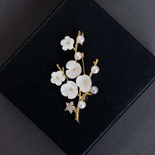 Winter Plum Blossom Flower Pearl Brooch For Women Fashion Good Qulity Female Gift Branch Flowers Plant Corsage Pins