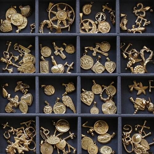 DIY Jewelry Tarnish Free Stainless Steel Gold Plated Casting Vintage Flower Sun Earth Heart Cross Portrait Pendants Charms