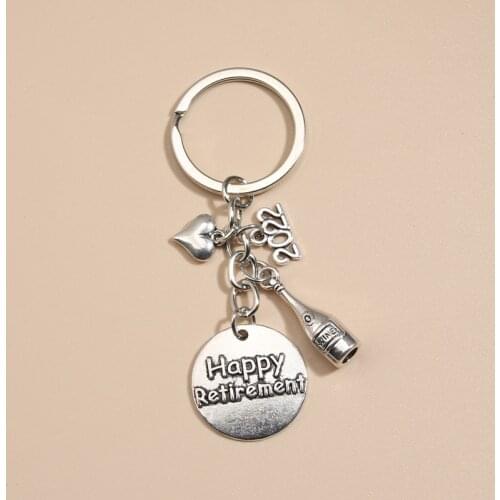 1pc 2019 Happy Retirement Keychains For Grandma Grandpa Heart Charms Red Wine Cheers For Retire Jewelry E2025