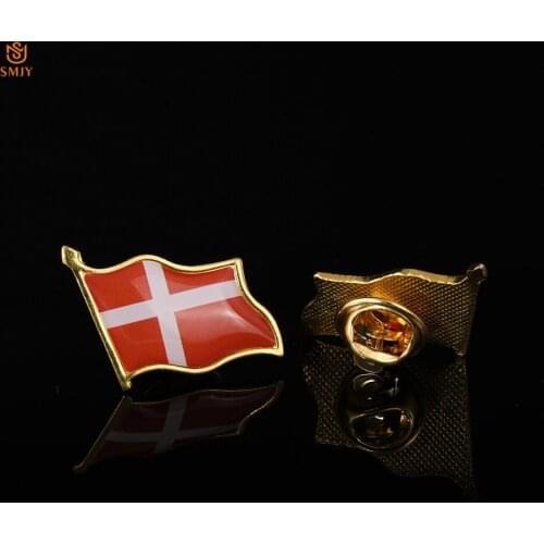 Waving Denmark White Cross Epoxy Flag Brooch Lapel Tie / Backpack Wear Pin Gold Plated Souvenir Badge