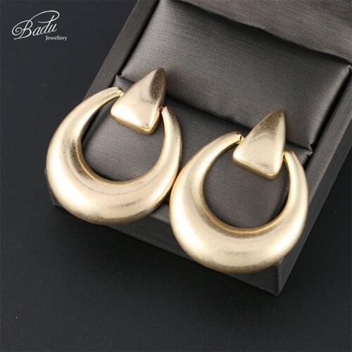 Badu Gold Metal Stud Earrings for Women Punk Fashion Jewelry Earring Twisted Earring Gift for Girls Wholesale