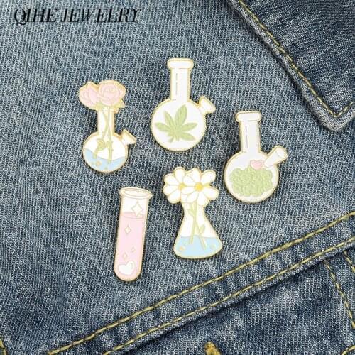 Floral Beaker Enamel Pin Chemical Conical Flask Brooch Test Tube Badges Science Jewelry Women Men Gift for Scientist Student