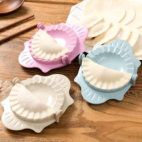 1Pcs Wheat Straw Dumpling Maker Device Kitchen Accessories Jiaozi Pierogi Mold Baking Tools Portable Dumpling Mold Clips PP