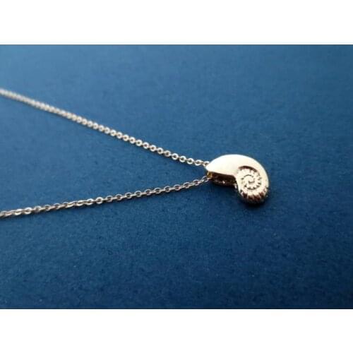 30PCS Mermaid Seashell Necklace Ariel Voice Sea Shell Conch Necklace Ocean Beach Spiral Swirl Snail Pendant Chain Necklaces