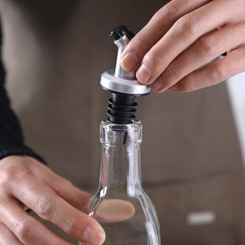 Oil Spout Oil Bottle Plug Pour Mouth Wine Stopper Soy Sauce Vinegar Bottle Plug Oiler Kitchen Supplies 1Pc