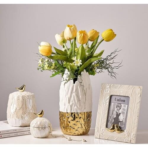 Nordic Creative Ceramic Storage Jar With Lid Luxury High-End Golden Bird Feather Relief Jewelry Candy Storage Tank Home Decor