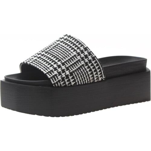 Womens Slippers 2019 Summer New Hot Womens Slippers Thick Bottom Outdoor Flip Flops Fashion Thick Sole Beach Shoes