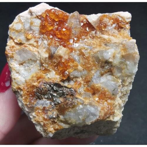 103.6g.100% natural crystal with garnet mineral specimen stone and crystal healing crystal quartz gem