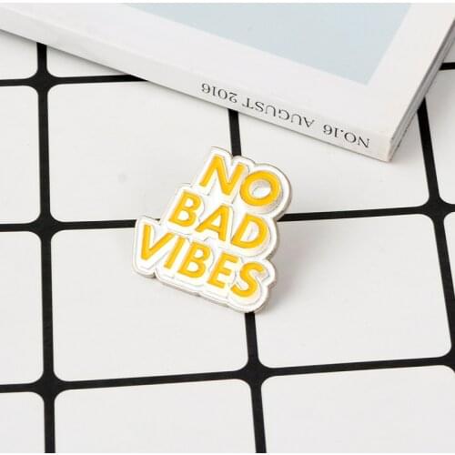 No bad vibes Enamel Pin Yellow letters Brooches Fashion Quote Metal Brooch Good vibes Pins Badge Gift for Women Men Best Friends