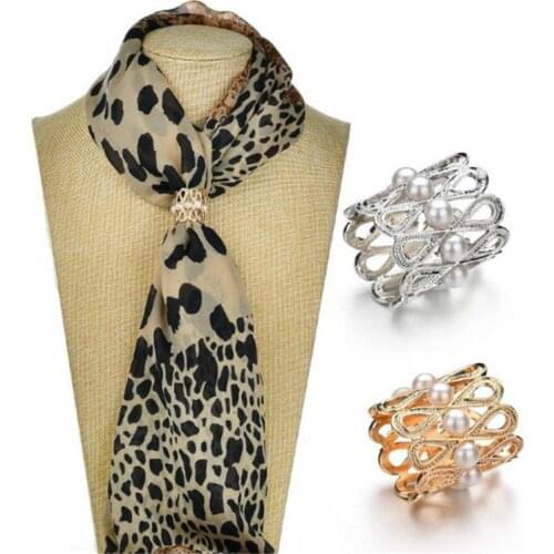 2020 High Quality Vintage Gold Color Brooch Scarf Buckle Hollow Simulation Pearl Brooches Scarf Clips For Women Xmas Jewelry