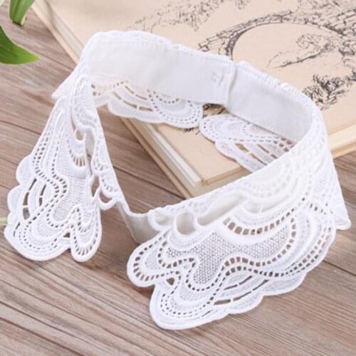 Hollow pearl decorative white Golden Butterfly beaded shirt lace Peter Pan detachable pearl lace beaded Fist lace fake collar