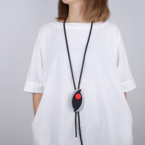 YD&YDBZ Leaf Shaped Pendant Long Necklace Ladies Fashion Design Red Wooden Statement Necklaces Handmade Jewelry Neck Decoration