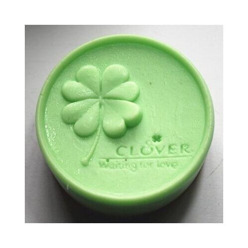 Arts and crafts silicone soap mold mold DIY handmade soap mold process A clover