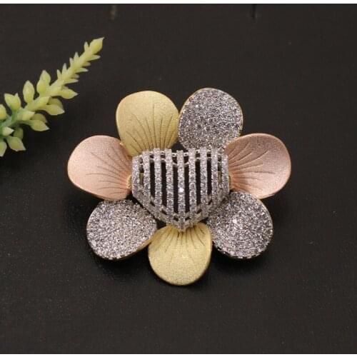 Lanyika Fashion Jewelry Trendy Lovely Heart Shape Flowers Brooch Pendant Dual Use for Engagement Wedding Micro Paved Popular Gif