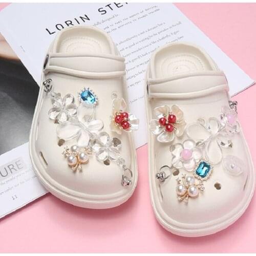 Elegant Bundle Shoe Charns Designer DIY Lovely Croc Charms New Brand Fashion Butterfly Flower Clogs Shoe Croc JIBZ for Girl Gift