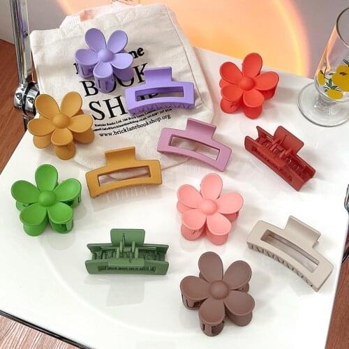 2 Pcs/Set Women Girls Colors Sweet Acrylic Flower Hollow Hair Claws Ladies Lovely Hairpins Female Fashion Hair Accessories