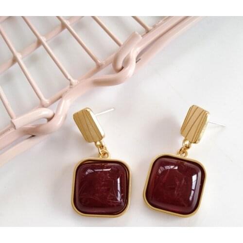 Korean Temperament Simple Retro Palace Style Embossed Clip on Earrings Wine Red Geometric Sugar Cube Square Ear Clips Jewelry