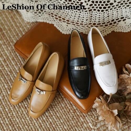 LeShion Of Chanmeb 2021 New Natural Cow Real Leather Loafers Shoes Womens Black Beige Brown Casual Flats Brand Lock Chain Shoes