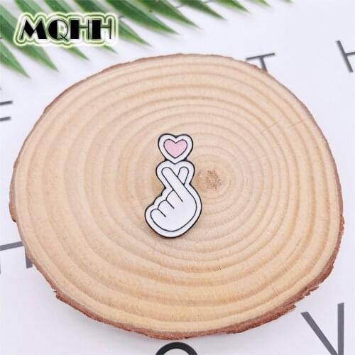 Creative Cute Pink Love Heart Enamel Pins Hand Heart Alloy Brooch Badge Clothes Accessories Fashion Woman Jewelry Gift For Kid