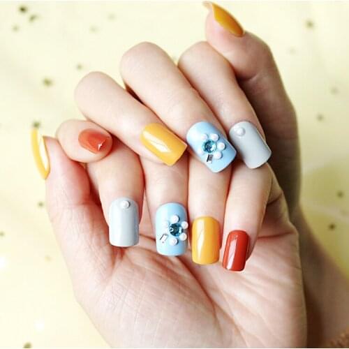 24pcs Luxurious Design Glitter Crystal Fake Nails Candy Colors Fake Nails Light Small fresh Nail Art Summer Sunshine Party