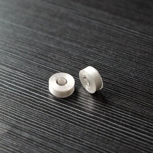 120m long L Size Plastic Sided Polyester 70D/2 High Tenacity Prewound Bobbin Thread for machine embroidery 144pcs white color