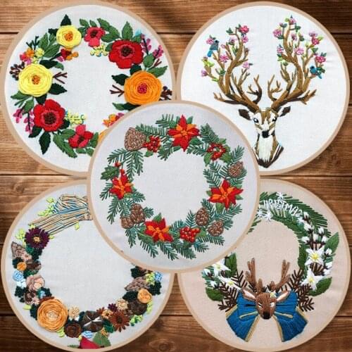 Chrismas Embroidery Kits For Beginner Holding flowers Xmas Wreath Style Embroidery Shed Sewing Kit With Embroidery Hoop Hand-sti