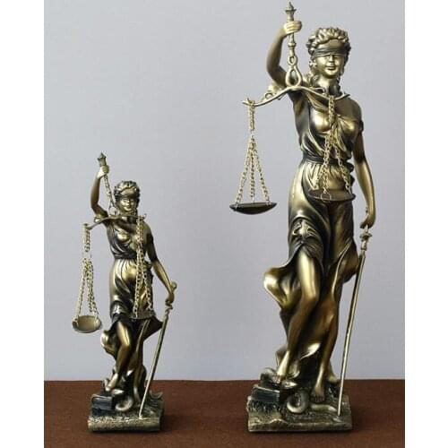 Statue of justice statue of justice court law firm balance ornament law out figure decoration handicraft shop bookshelf home
